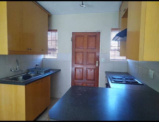 3 BEDROOM TOWNHOUSE FOR SALE IN WILGEHEUWEL